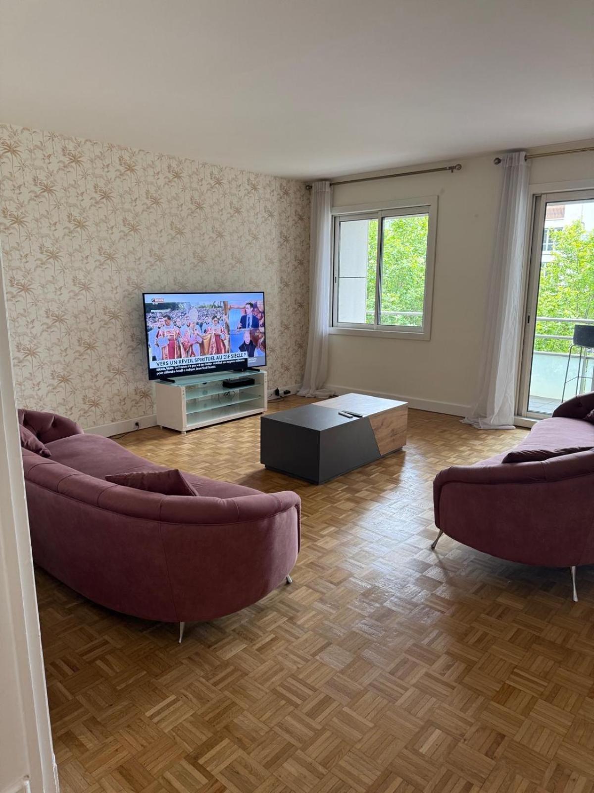 Modern - Pont Mirabeau Apartment